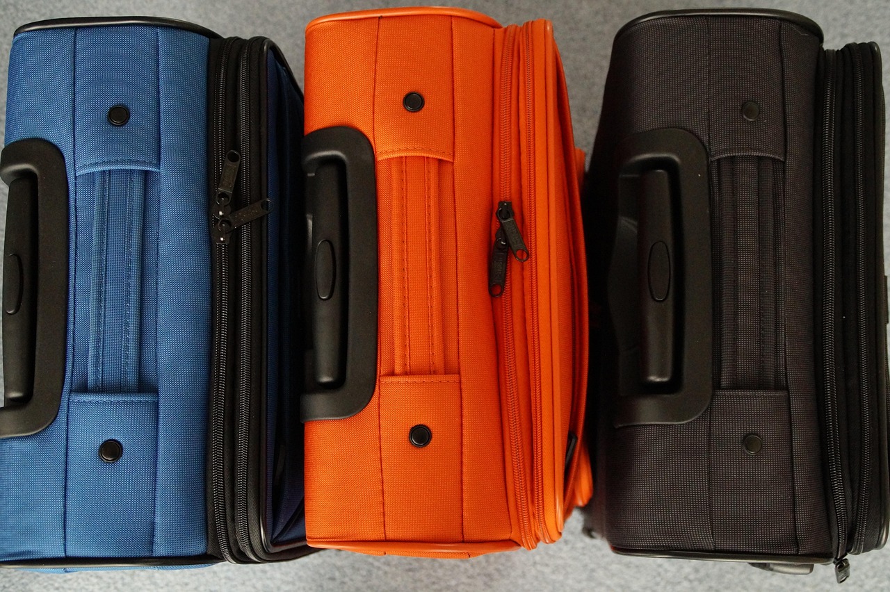 Durable rugged-style box mod device suited to outdoor and daily use
